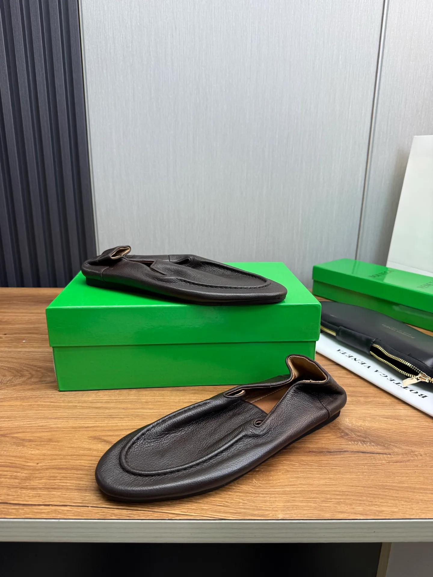 Men's men's shoes💰480💰BV-popular wallet shoes👟Casual, fashionable and comfortable🔗Good travel partner✅Original cowhide + imported cowhide. Original rubber outsole, available all year round👏Size: 38-45 (38.45 custom-made, non-returnable)